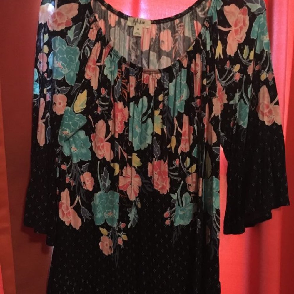 Women's blouse w/bell sleeves size 0